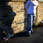 Sexo de supervivencia: se inicia una investigación después de que los solicitantes de beneficios dicen que se ven obligados a prostituirse