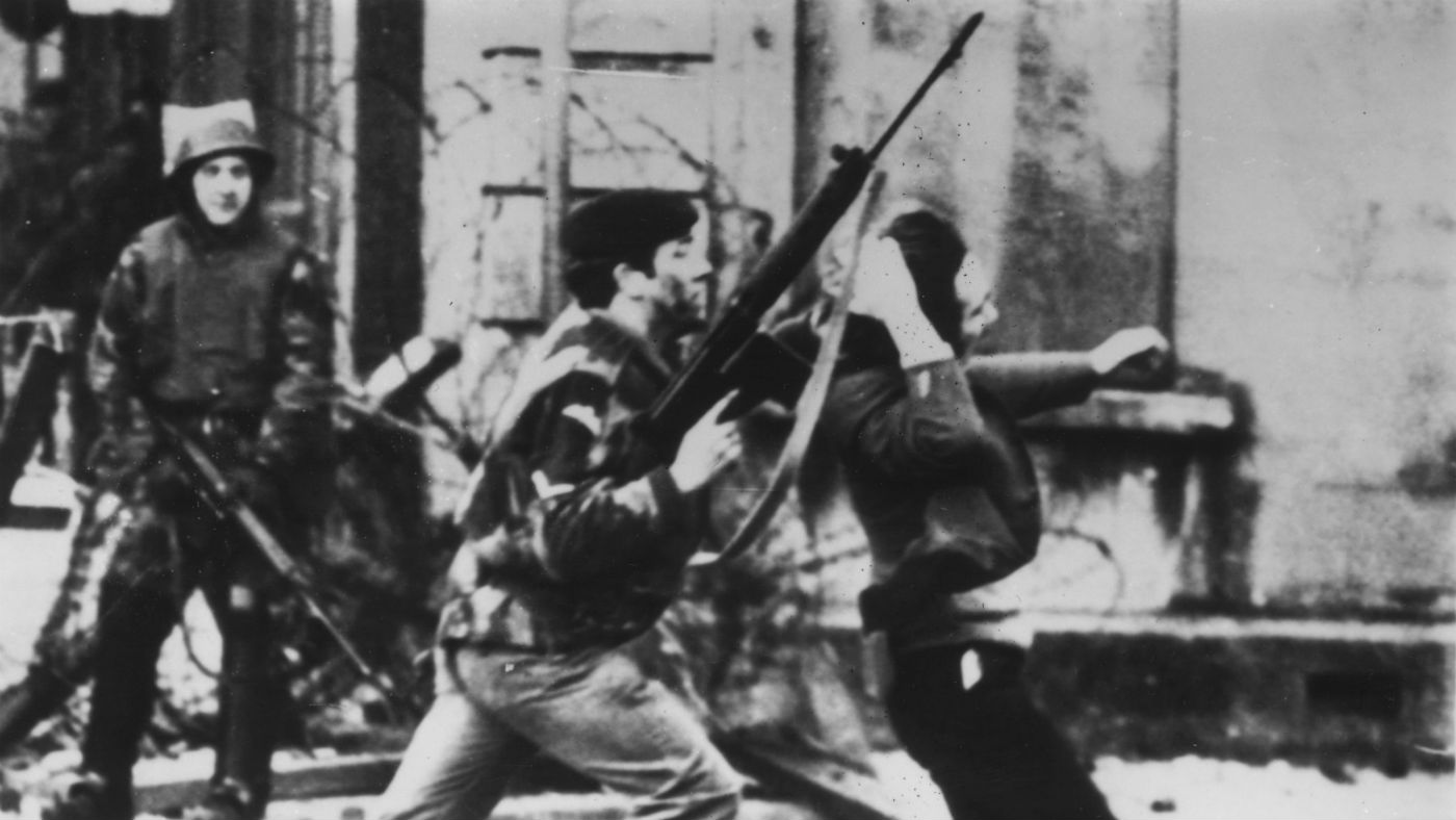 ¿Cuándo deben clasificarse como crímenes las muertes de guerra?