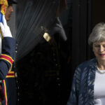 May retrasa una importante votación sobre el Brexit