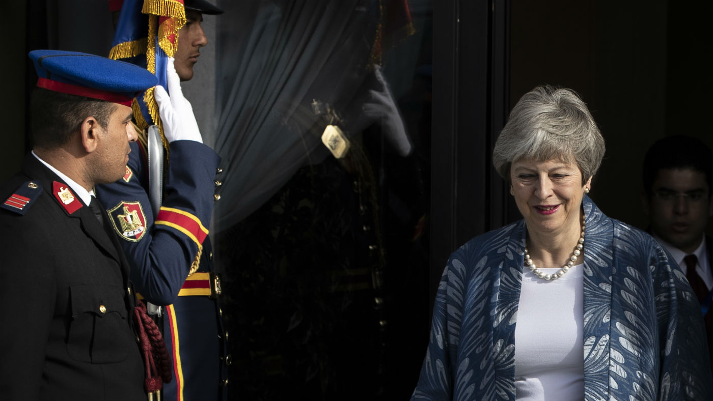 May retrasa una importante votación sobre el Brexit