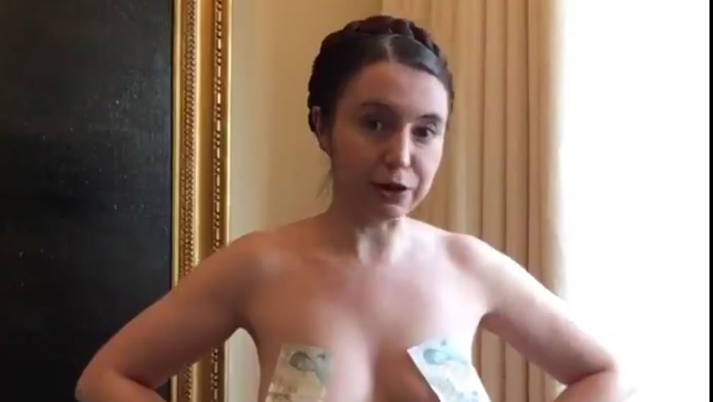 Porque a la profesora de Cambridge, la Dra. Victoria Bateman, le gusta desnudarse