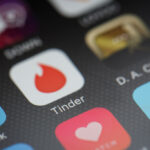 Tinder se enfrenta a preguntas sobre los controles de edad tras los casos de violación infantil
