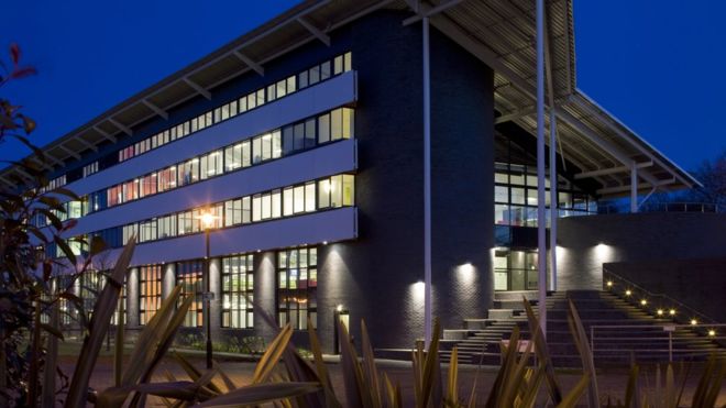 A los estudiantes de la "pandilla de violadores" se les permitió regresar a la Universidad de Warwick