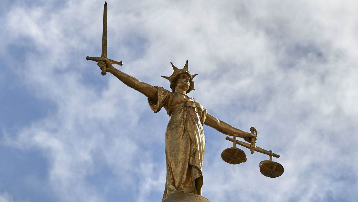 ¿Debe revelar antecedentes penales menores?