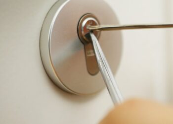 La importancia de los servicios de cerrajería y reparación de persianas en la vida cotidiana