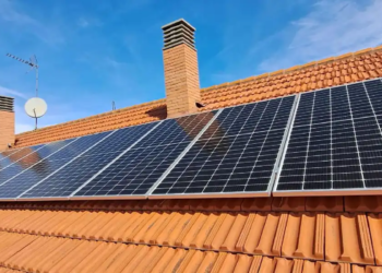 Energía limpia con cuotas fijas: el renting de placas solares llega al tejido empresarial